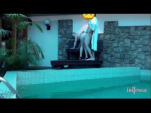 ❤️ Boss invita a cameriera à a piscina, ma ùn pudia resiste à un caldu Porno à co.123sex.ru